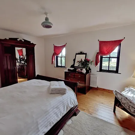 The Spinner's Nyaraló